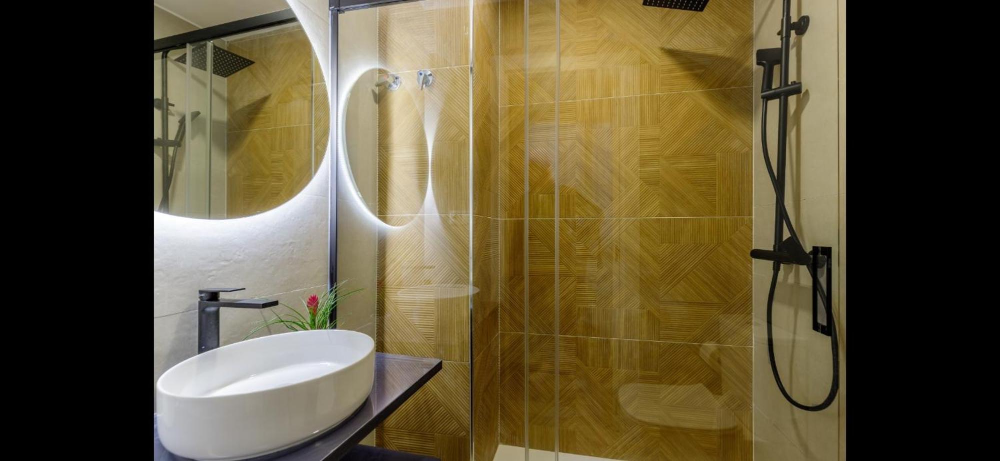 Picasso 2 Luxury